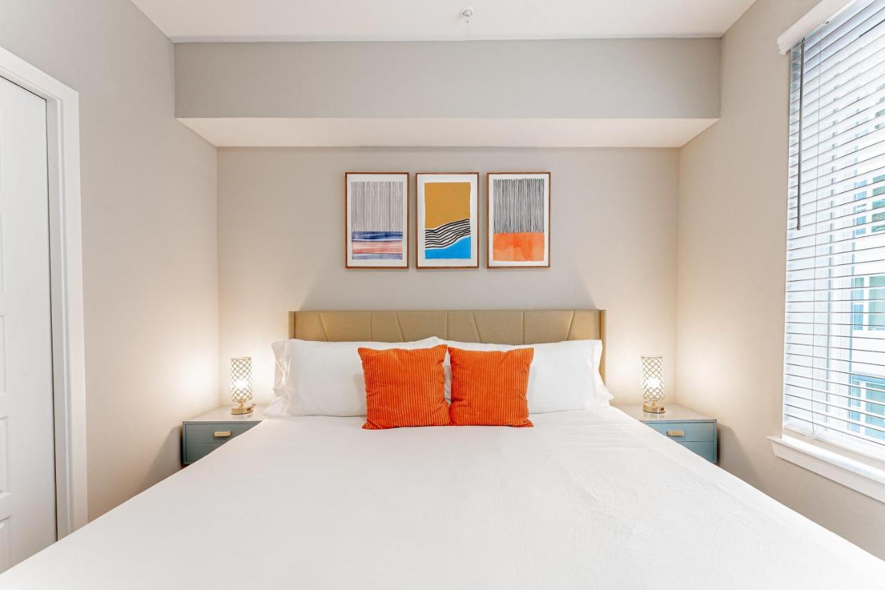 Upscale Modern Apts - Free Parking, Fast Wifi, Courtyard Apartman Austin Kültér fotó