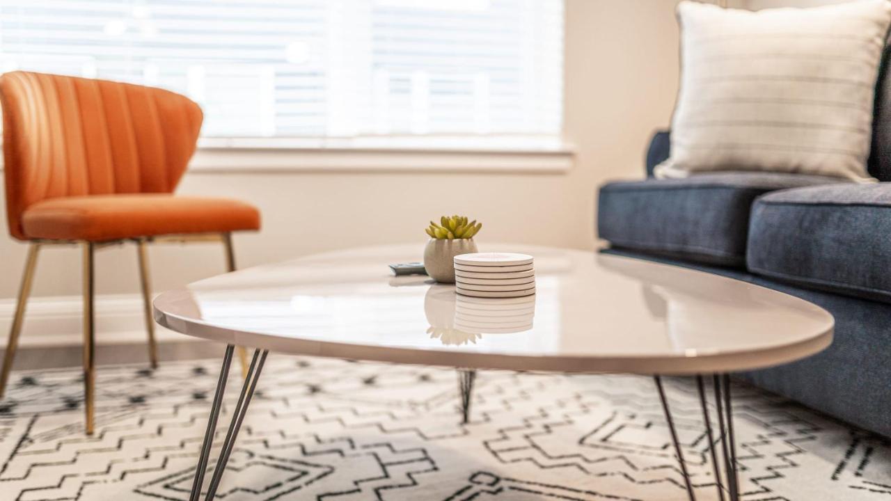Upscale Modern Apts - Free Parking, Fast Wifi, Courtyard Apartman Austin Kültér fotó
