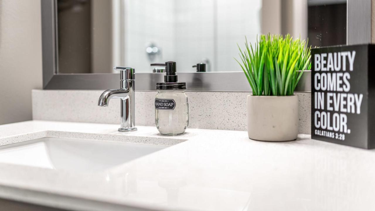 Upscale Modern Apts - Free Parking, Fast Wifi, Courtyard Apartman Austin Kültér fotó