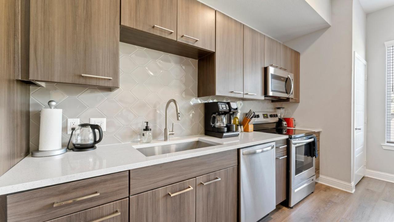 Upscale Modern Apts - Free Parking, Fast Wifi, Courtyard Apartman Austin Kültér fotó