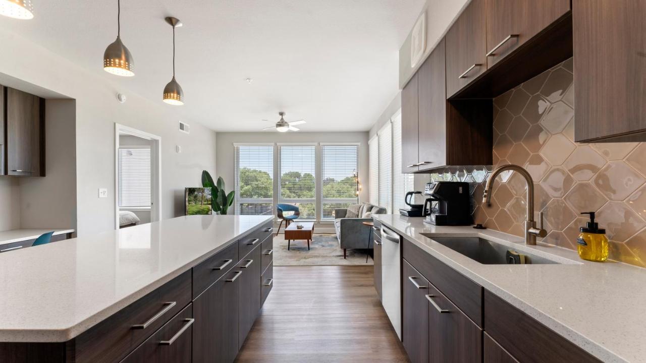 Upscale Modern Apts - Free Parking, Fast Wifi, Courtyard Apartman Austin Kültér fotó